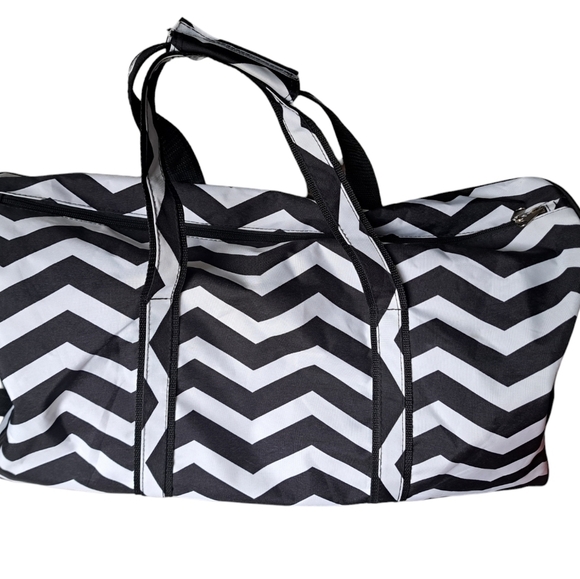 WB BLACK WHITE Chevron print zig zag duffle travel beach gym bag coastal XL - Picture 3 of 9